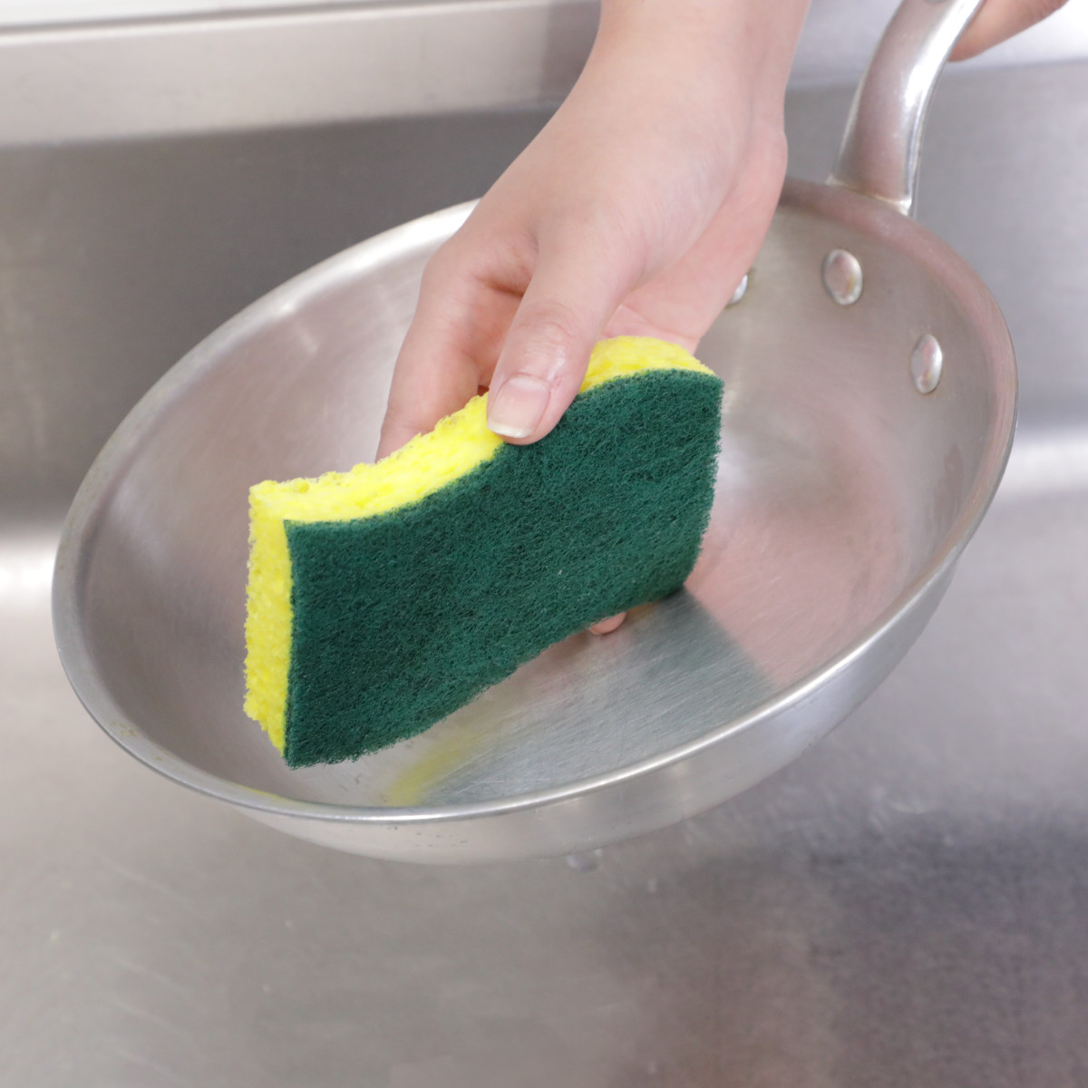 キッチンスポンジ スコッチブライト セルロース スポンジ 研磨粒子付き （ キッチン スポンジたわし ScotchBrite 3M 波型 キッチン用 束子 台所用 食器 コゲ こびりつき フライパン キッチン掃除 握りやすい 抗菌剤 ）