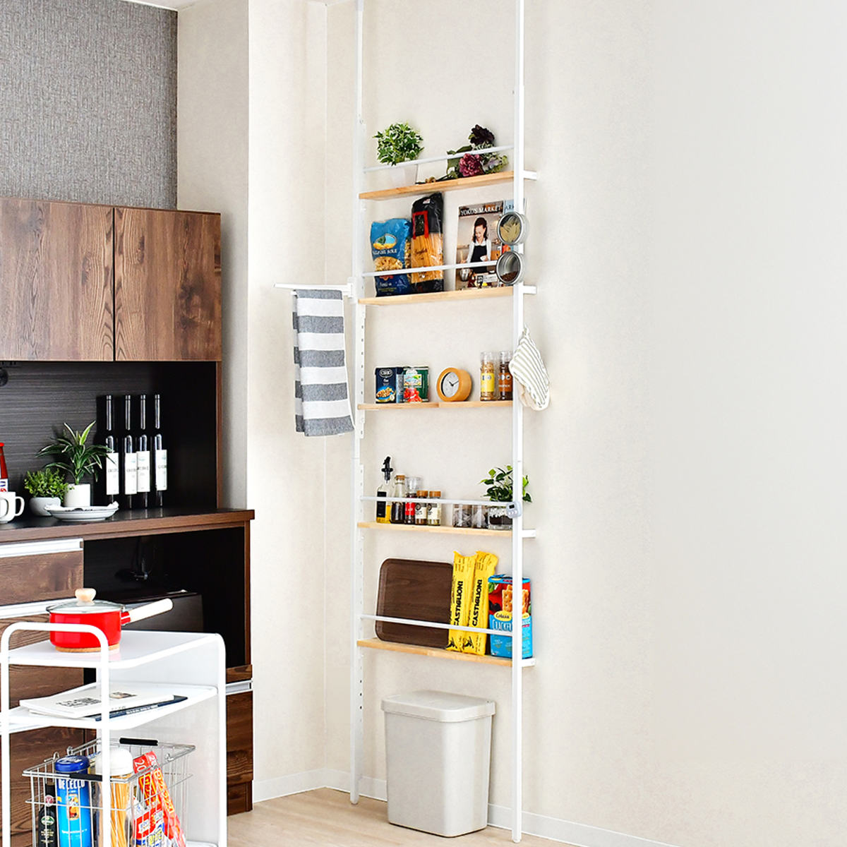 突っ張りラック 幅70cm オープンラック 5段 ウォールラック スリム 壁面収納 ( ラック 壁面 収納 奥行12.5cm 突っ張りオープンラック 小物収納 すき間 壁面ラック 収納ラック つっぱり 可動棚 ディスプレイ 省スペース ) 【ホワイト】 ホワイト