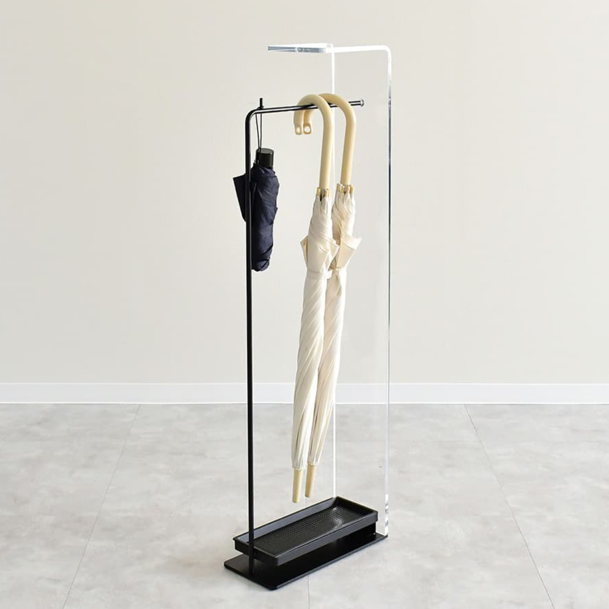 傘立て アクリルアンブレラハンガー rootis （ 傘 収納 おしゃれ コンパクト 小さめ スタイリッシュ ミニマム 玄関 スリム インテリア 土間 土間収納 シューズクローク シンプル かわいい 受け皿付き ）