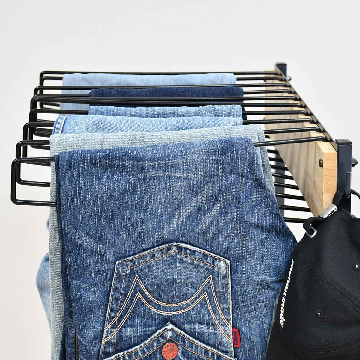 ジーンズハンガー 高さ伸縮 10本掛け 幅49cm キャスター付 棚付き 日本製 ( スラックスハンガー ラック ジーンズ ジーパン Gパン 収納 伸縮式 ハンガー ズボンハンガー パンツハンガー 伸縮 クローゼット収納 押入れ収納 )