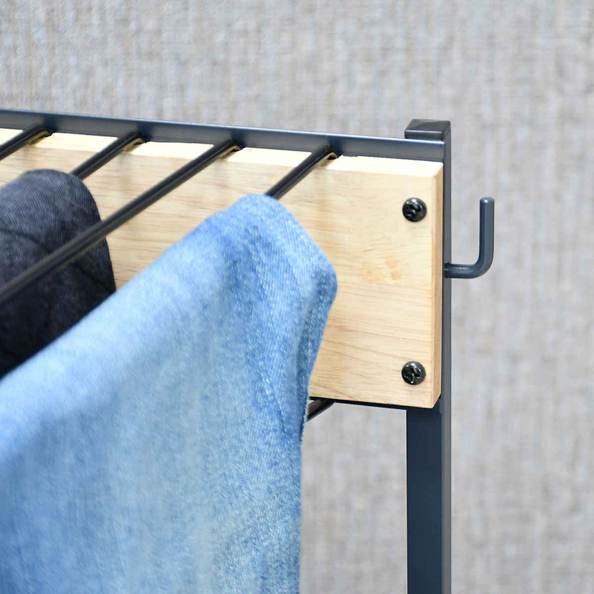 ジーンズハンガー 高さ伸縮 10本掛け 幅49cm キャスター付 棚付き 日本製 ( スラックスハンガー ラック ジーンズ ジーパン Gパン 収納 伸縮式 ハンガー ズボンハンガー パンツハンガー 伸縮 クローゼット収納 押入れ収納 )