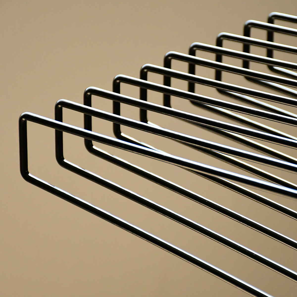 ジーンズハンガー 高さ伸縮 10本掛け 幅49cm キャスター付 棚付き 日本製 ( スラックスハンガー ラック ジーンズ ジーパン Gパン 収納 伸縮式 ハンガー ズボンハンガー パンツハンガー 伸縮 クローゼット収納 押入れ収納 )