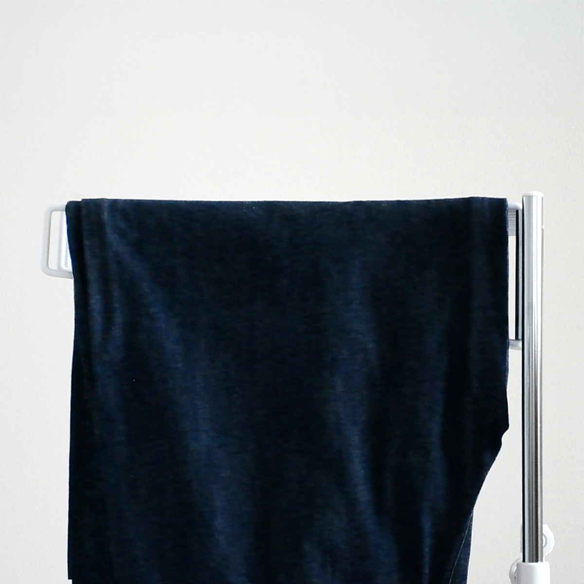 スラックスハンガー ワイドハンガー 20本掛け 幅75.5cm キャスター付 日本製 ( 伸縮式 ズボンハンガー パンツハンガー スリム 伸縮 ワイド 幅広 クローゼット収納 押入れ収納 ズボン掛け ズボン パンツ 収納 ハンガー ラック ) 【マットブラック】 マットブラック