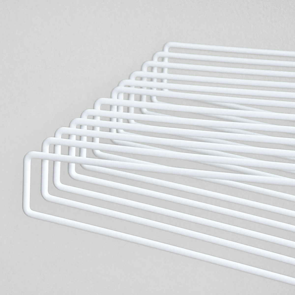 スラックスハンガー ワイドハンガー 20本掛け 幅75.5cm キャスター付 日本製 ( 伸縮式 ズボンハンガー パンツハンガー スリム 伸縮 ワイド 幅広 クローゼット収納 押入れ収納 ズボン掛け ズボン パンツ 収納 ハンガー ラック ) 【マットブラック】 マットブラック