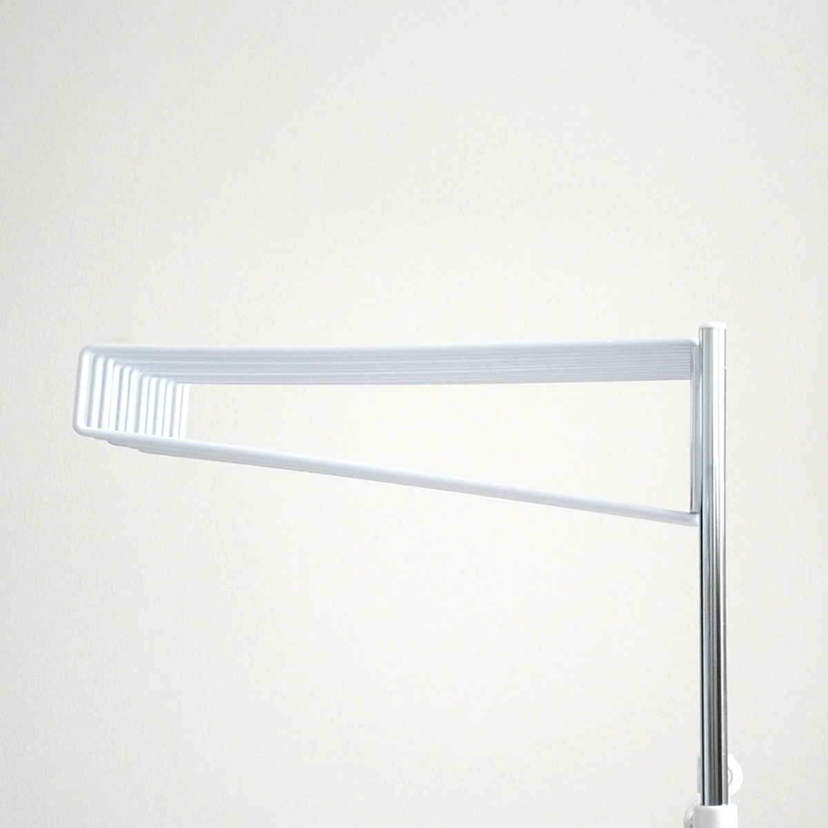 スラックスハンガー ワイドハンガー 20本掛け 幅75.5cm キャスター付 日本製 ( 伸縮式 ズボンハンガー パンツハンガー スリム 伸縮 ワイド 幅広 クローゼット収納 押入れ収納 ズボン掛け ズボン パンツ 収納 ハンガー ラック ) 【マットブラック】 マットブラック