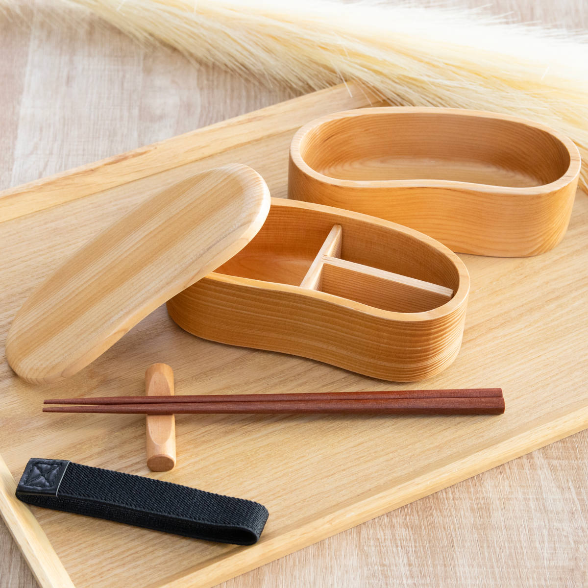 弁当箱 天然木くり抜き弁当箱 豆型2段 460ml ナノコート ( 弁当 お弁当 二段 天然木 かわいい おしゃれ ゴムバンド付き 仕切り付き 日本製 木 木製 くりぬき ランチボックス シンプル 和風 2段 お弁当箱 )