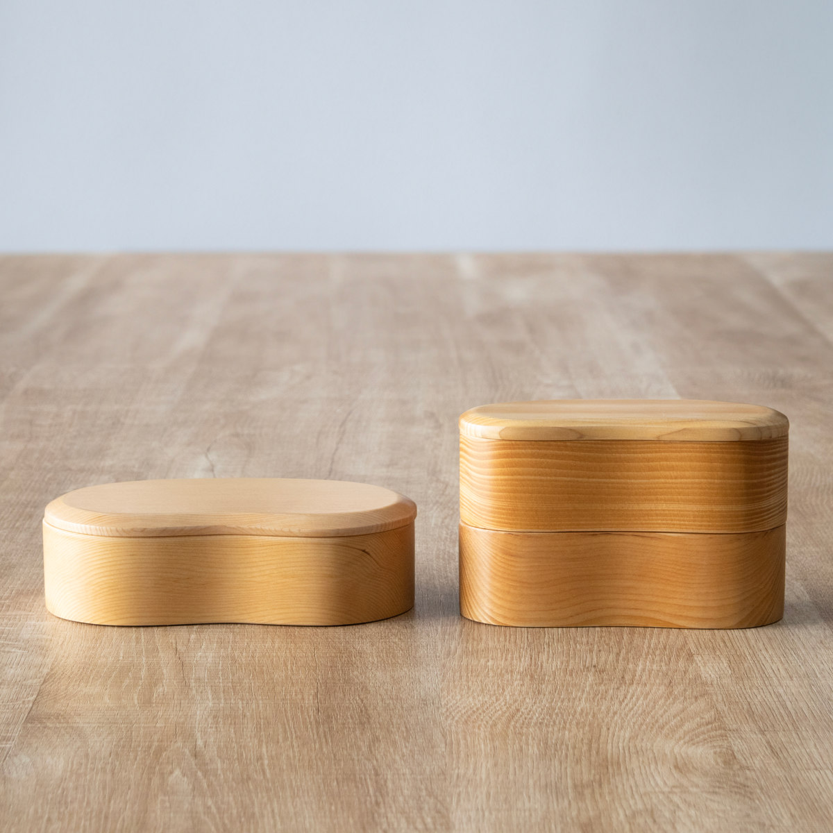 弁当箱 天然木くり抜き弁当箱 豆型2段 460ml ナノコート ( 弁当 お弁当 二段 天然木 かわいい おしゃれ ゴムバンド付き 仕切り付き 日本製 木 木製 くりぬき ランチボックス シンプル 和風 2段 お弁当箱 )