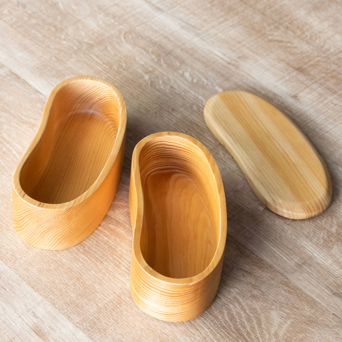 弁当箱 天然木くり抜き弁当箱 豆型2段 460ml ナノコート ( 弁当 お弁当 二段 天然木 かわいい おしゃれ ゴムバンド付き 仕切り付き 日本製 木 木製 くりぬき ランチボックス シンプル 和風 2段 お弁当箱 )