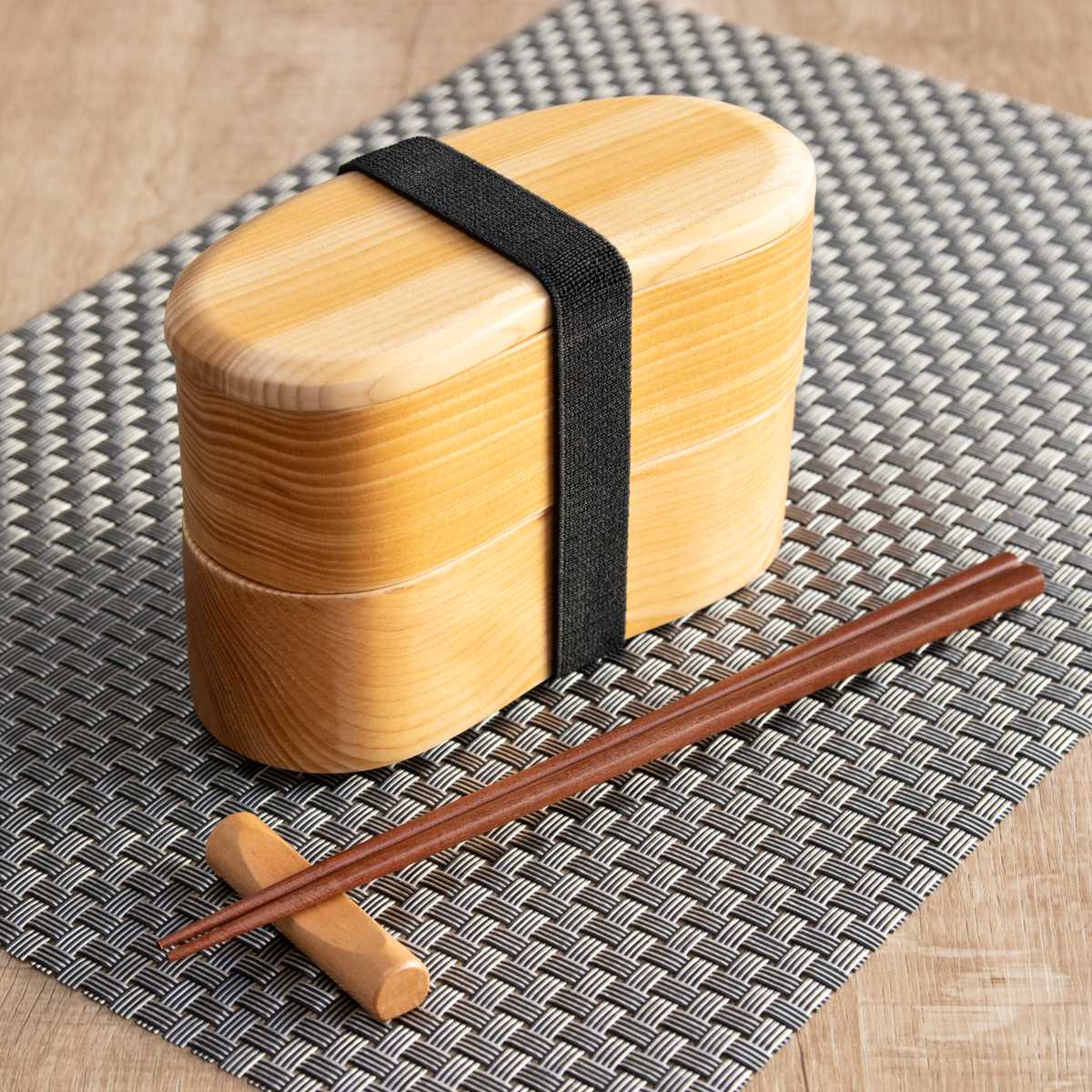 弁当箱 天然木くり抜き弁当箱 豆型2段 460ml ナノコート ( 弁当 お弁当 二段 天然木 かわいい おしゃれ ゴムバンド付き 仕切り付き 日本製 木 木製 くりぬき ランチボックス シンプル 和風 2段 お弁当箱 )