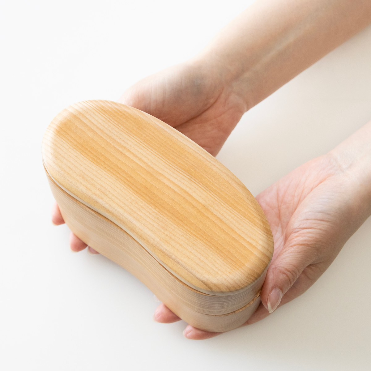 弁当箱 天然木くり抜き弁当箱 豆型2段 460ml ナノコート ( 弁当 お弁当 二段 天然木 かわいい おしゃれ ゴムバンド付き 仕切り付き 日本製 木 木製 くりぬき ランチボックス シンプル 和風 2段 お弁当箱 )