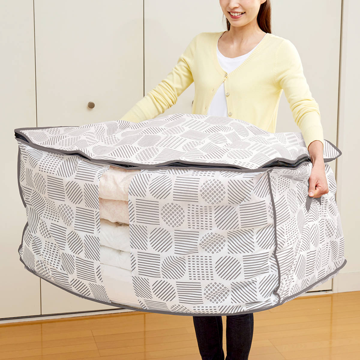 収納袋 布団・こたつ布団収納袋 北欧柄 幅100×奥行65×高さ50cm ( 布団収納 布団 ふとん 収納 こたつ布団 コタツ布団 押し入れ収納 クローゼット収納 布団袋 袋 不織布 透明窓 持ち手付き 収納ケース ファスナー 大容量 ケース )