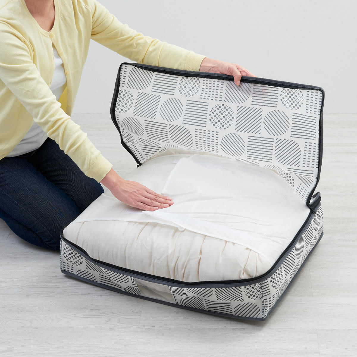 収納袋 羽毛布団収納袋 不織布 北欧柄 縦型 シングル コンパクト ( 布団収納袋 布団収納 立てられる クローゼット収納 ふとん収納袋 袋 隙間収納 布団収納ケース 羽毛 ふとん 収納 布団袋 ふとん収納 押入れ収納 )