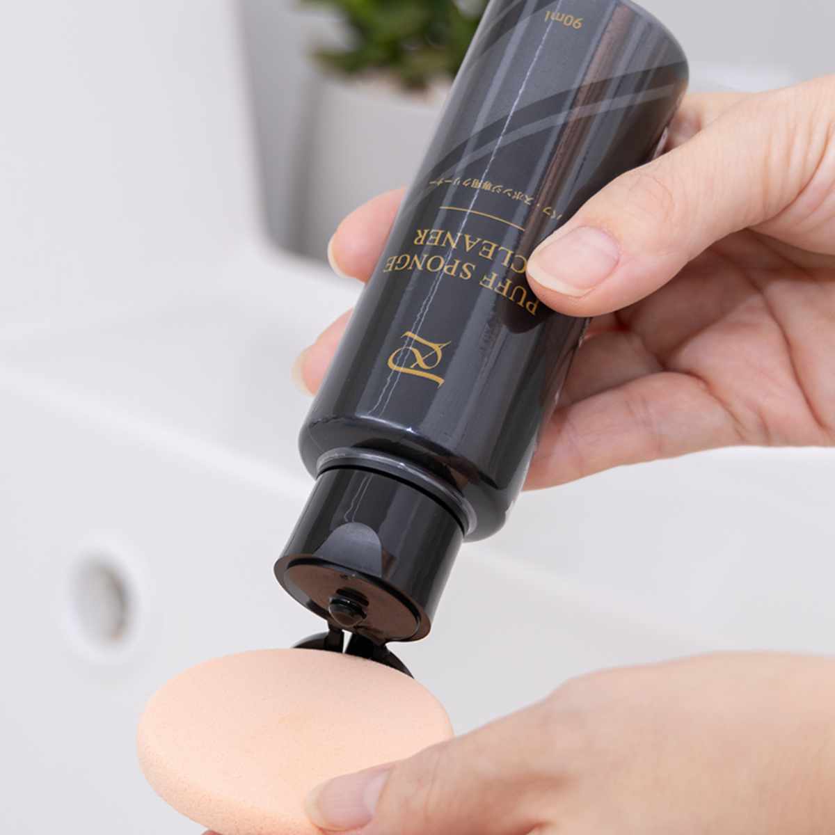 スポンジクリーナー パフ洗浄 メイクブラシ洗浄 プロシア 日本製 90ml 無香料 無着色 パフクリーナー パフ用洗剤 ( パフ用 洗剤 洗う メイク道具 お手入れ メイクブラシ ファンデーションパフ 洗浄 ファンデーションスポンジ 清潔 )