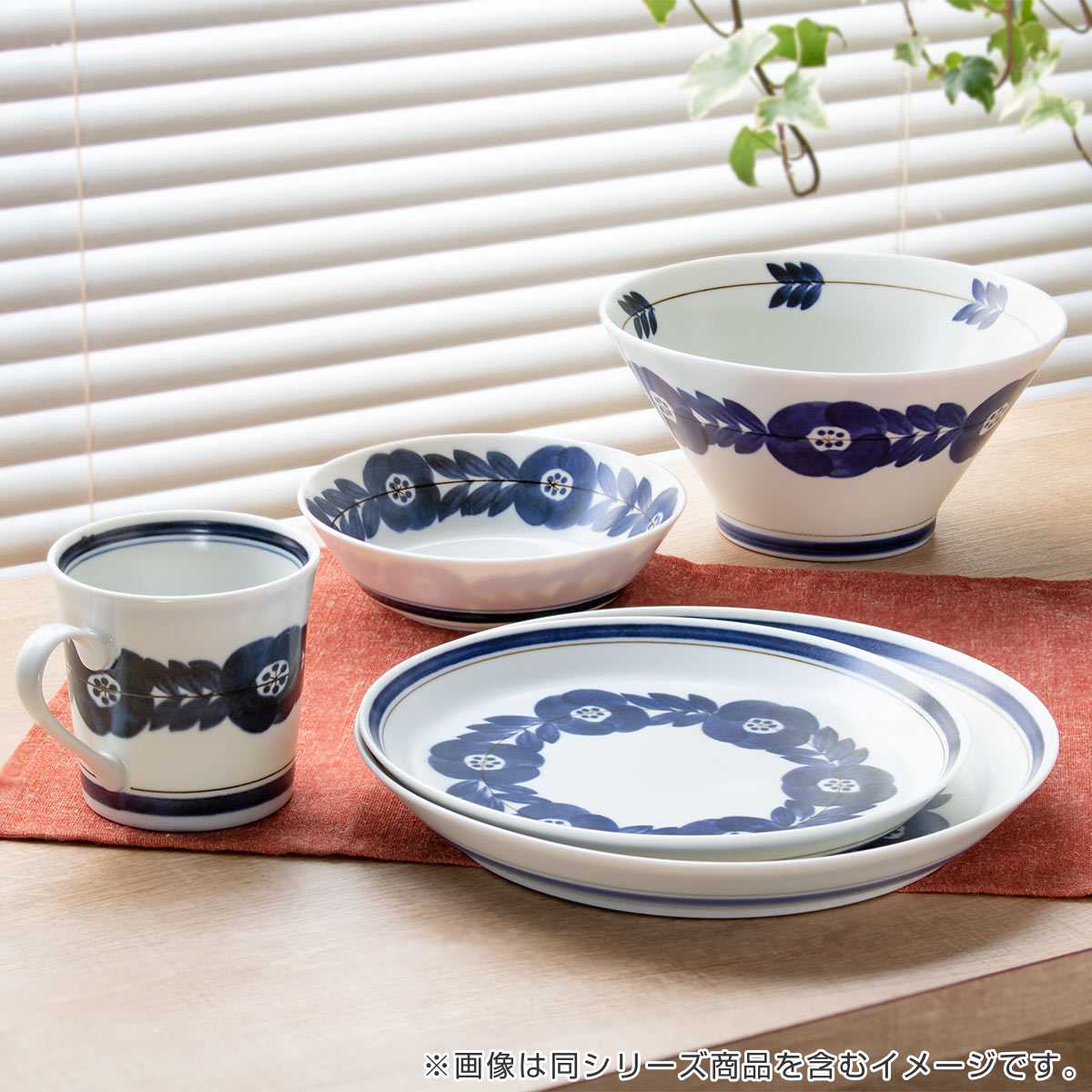 プレート 23cm ブロッサム 磁器 美濃焼 ( 食洗機対応 電子レンジ対応 日本製 皿 中皿 丸 平皿 お皿 盛皿 手描き風 花 ディナープレート メイン 肉料理 魚料理 主菜 おしゃれ 単品 1枚 ) 【ネイビー】 ネイビー