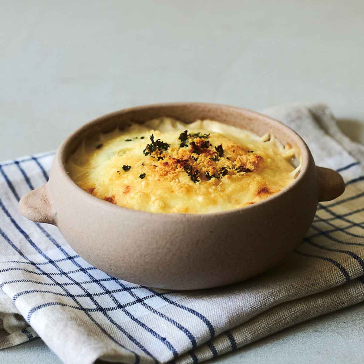 グラタン皿 一人用 11cm オーブンボウル 陶器 美濃焼 ( 食洗機対応 電子レンジ対応 オーブン対応 耐熱食器 耐熱皿 円形 丸型 耳付き グラタン ドリア パイシチュー オーブン料理 スープ ポトフ ) 【ホワイト】 ホワイト