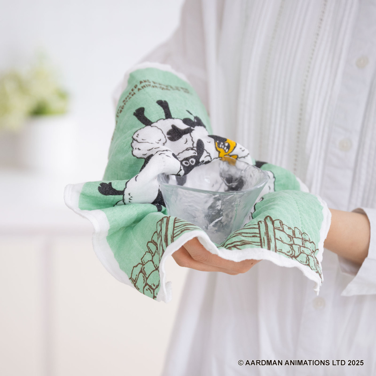 蚊帳布巾 ひつじのショーン 蚊帳生地 ふきん L ( かやふきん 布巾 日本製 綿 レーヨン 蚊帳 吸水 速乾 クロス キャラクター かや生地 台拭き 食器拭き ディッシュクロス おしゃれ かわいい 長方形 大きめ ) 【C】 C