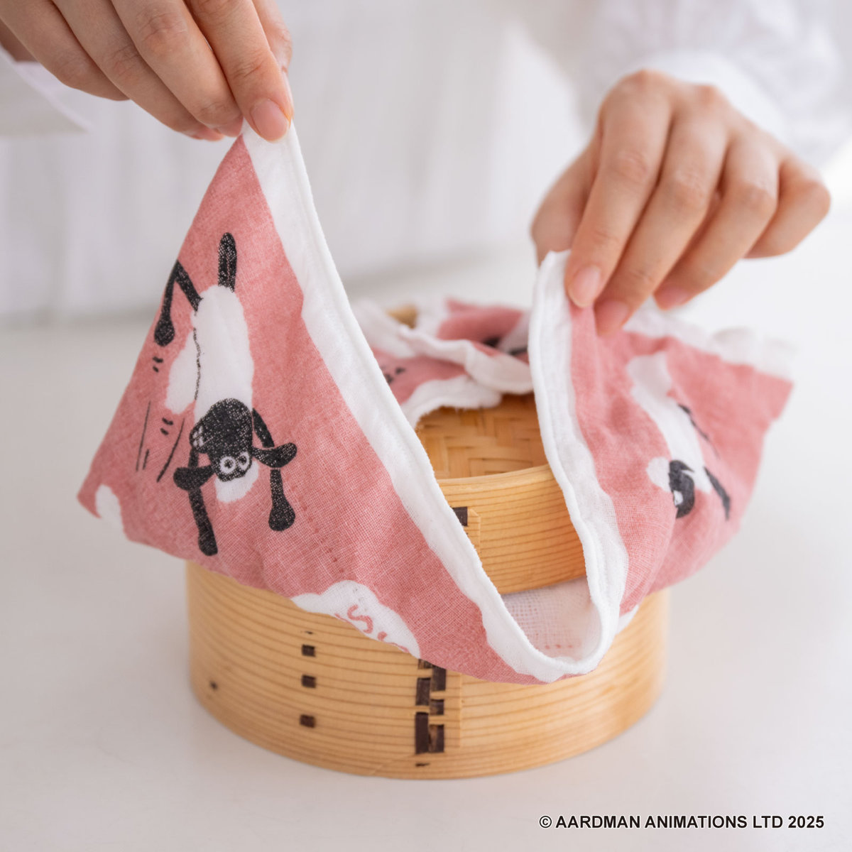 蚊帳布巾 ひつじのショーン 蚊帳生地 ふきん L ( かやふきん 布巾 日本製 綿 レーヨン 蚊帳 吸水 速乾 クロス キャラクター かや生地 台拭き 食器拭き ディッシュクロス おしゃれ かわいい 長方形 大きめ ) 【C】 C