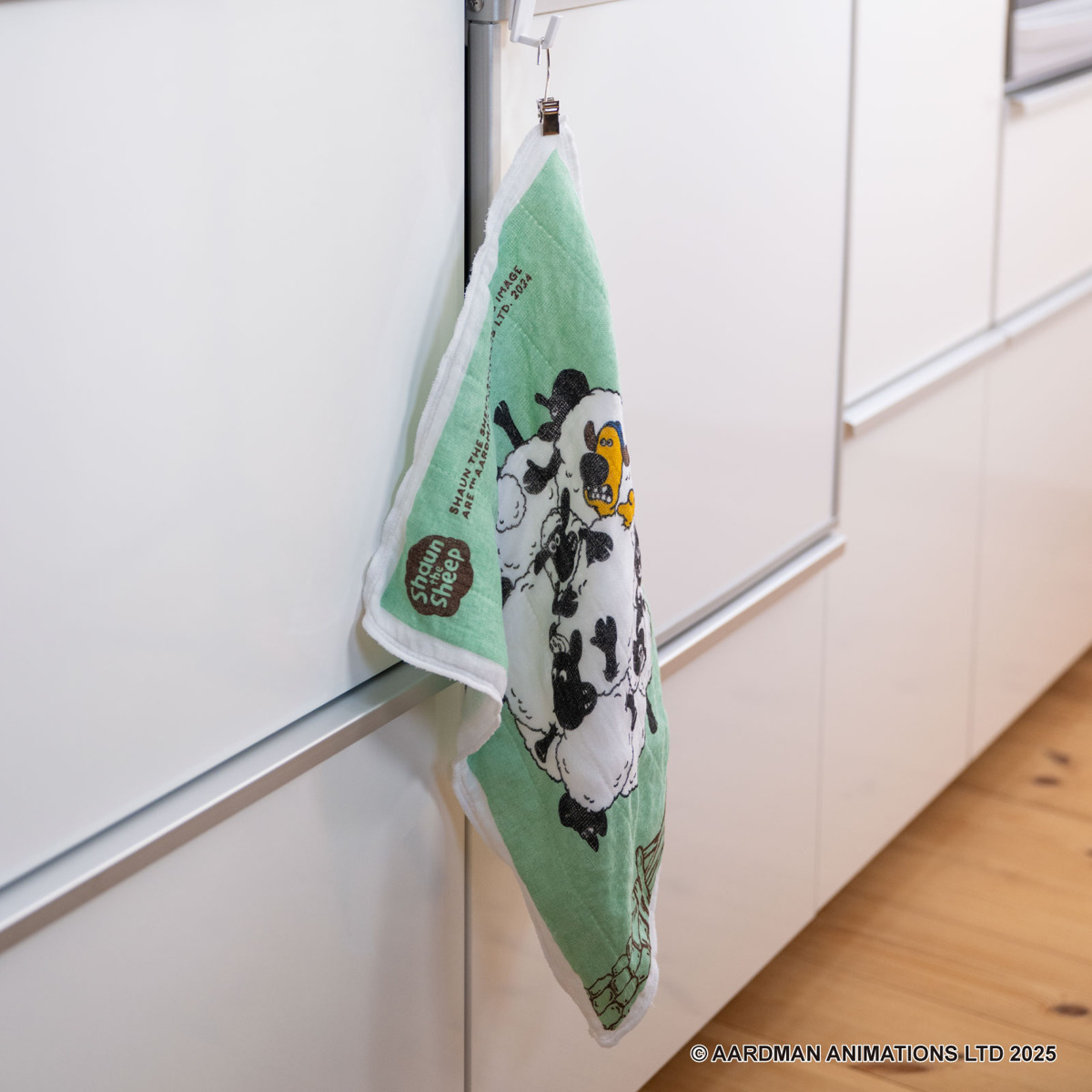 蚊帳布巾 ひつじのショーン 蚊帳生地 ふきん L ( かやふきん 布巾 日本製 綿 レーヨン 蚊帳 吸水 速乾 クロス キャラクター かや生地 台拭き 食器拭き ディッシュクロス おしゃれ かわいい 長方形 大きめ ) 【C】 C