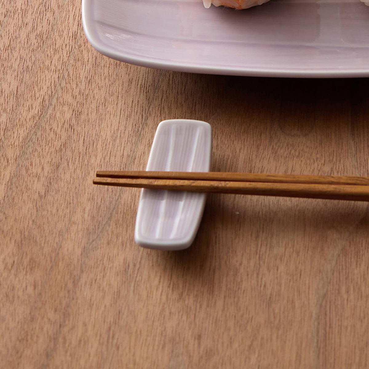 箸置き イクエ （ すみれ紫 食洗機対応 磁器 美濃焼 箸おき お箸置き カトラリー 日本製 シンプル 和モダン おしゃれ ）