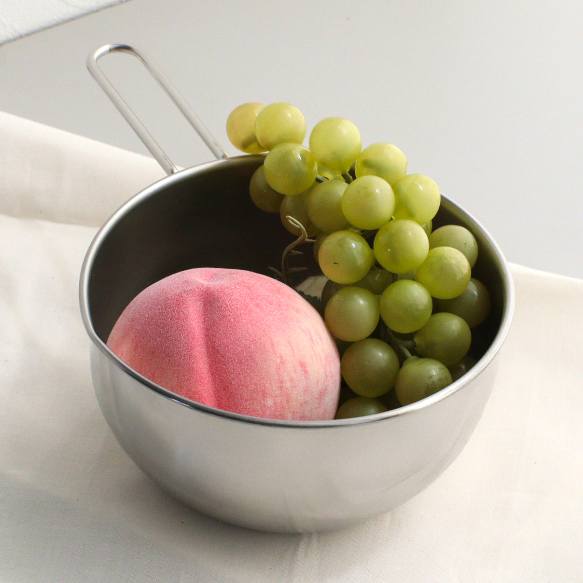 工房アイザワ 手付ボール 口付 14cm ( aizawa ボウル 取っ手付き ボール 深型 ステンレス メジャーボール 日本製 ステンレスボウル ハンドル付き 注ぎ口付き メモリ付き 調理用ボウル 直火OK 湯せん 撹拌 玉子焼き アイザワ )