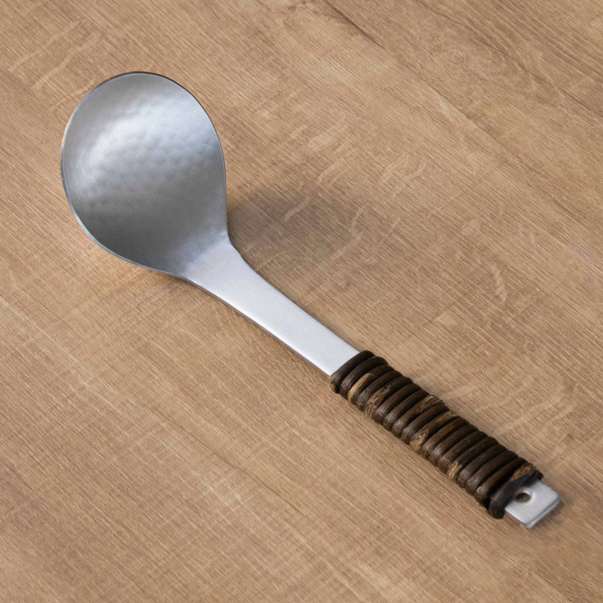 工房アイザワ アルミニウム アケビ巻お玉 大 ( aizawa お玉 お玉杓子 レードル 穴なし 日本製 鎚目 サービングスプーン 取り分けスプーン スプーン アイザワ 燕三条 美しい 高級感 レトロ 職人技 高品質 シンプル キッチンツール )