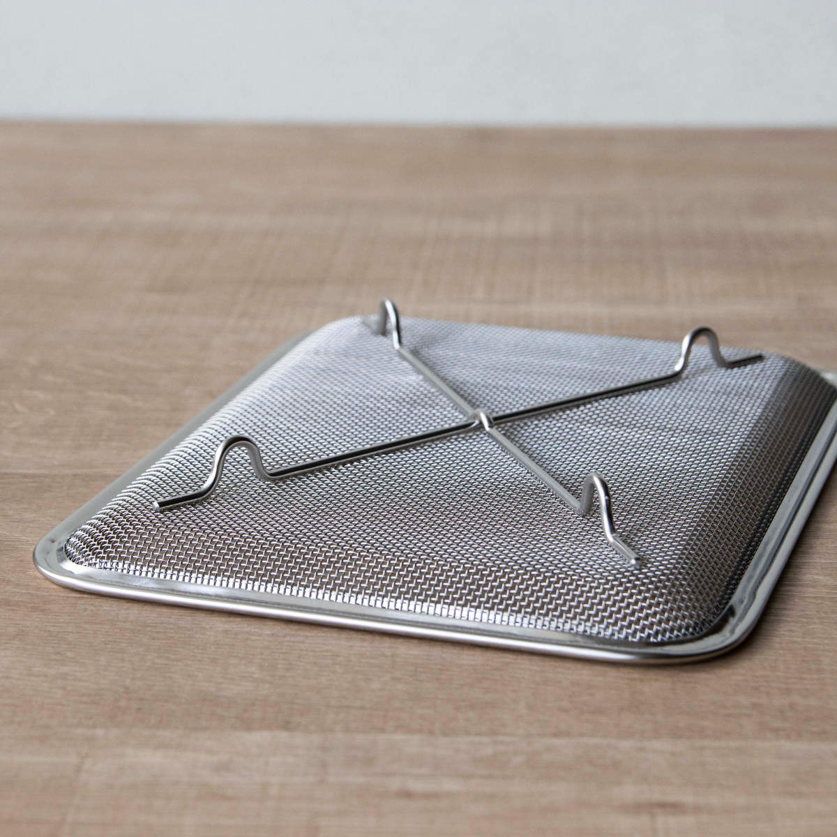 工房アイザワ ザル 角トレーザル 足付 21枚取 ( キッチン ざる 角ざる 足付き 薄型 浅型 料理 調理 水切り 18-8ステンレス 湯切り 下ごしらえ 油切り 網 トレー ステンレスザル 角型ザル 長方形 使いやすい 丈夫 アイザワ )