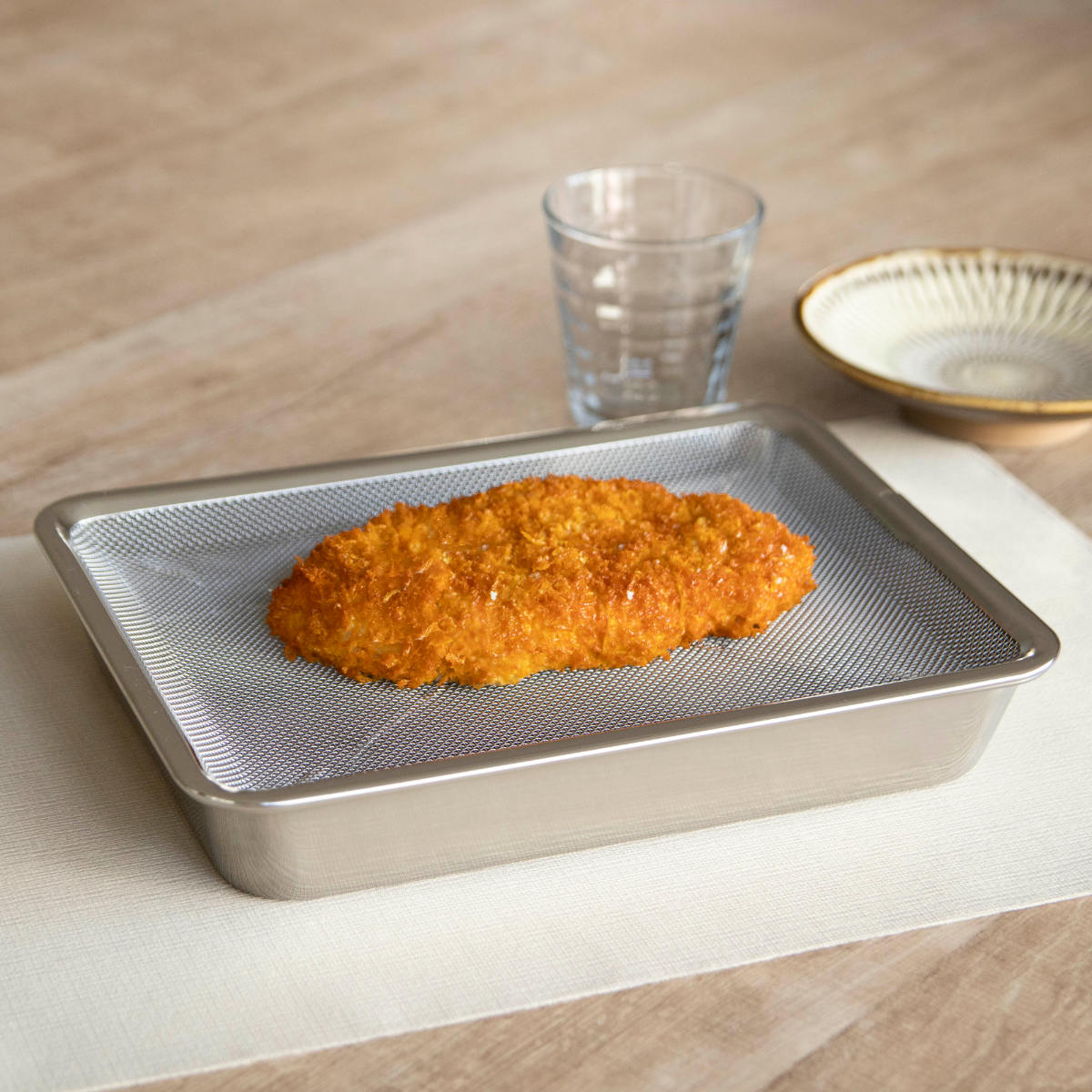 工房アイザワ ザル 角トレーザル 足付 21枚取 ( キッチン ざる 角ざる 足付き 薄型 浅型 料理 調理 水切り 18-8ステンレス 湯切り 下ごしらえ 油切り 網 トレー ステンレスザル 角型ザル 長方形 使いやすい 丈夫 アイザワ )