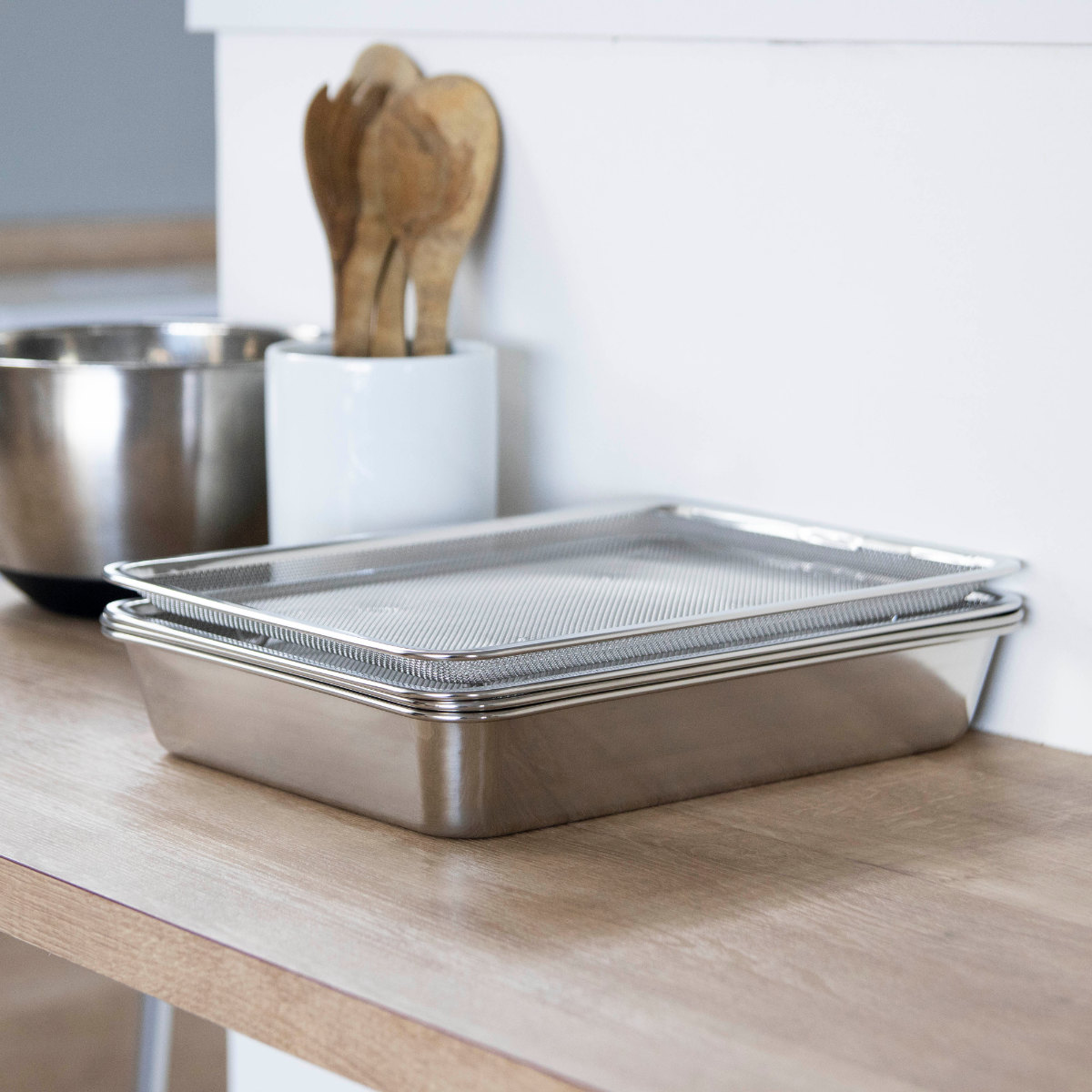 工房アイザワ ザル 角トレーザル 足付 21枚取 ( キッチン ざる 角ざる 足付き 薄型 浅型 料理 調理 水切り 18-8ステンレス 湯切り 下ごしらえ 油切り 網 トレー ステンレスザル 角型ザル 長方形 使いやすい 丈夫 アイザワ )