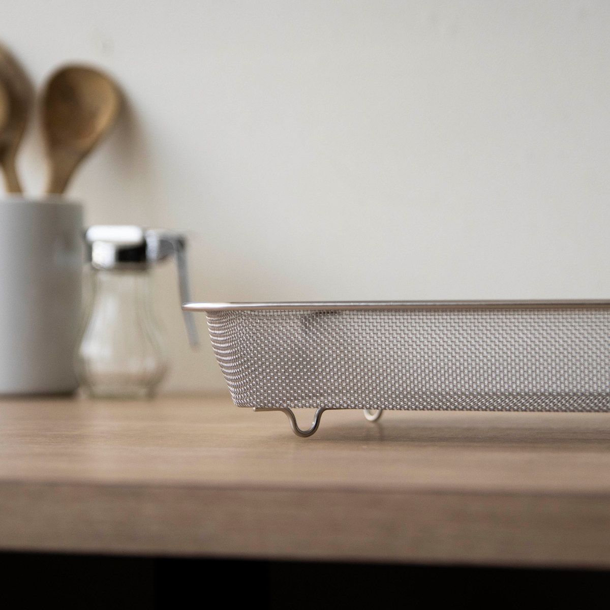 工房アイザワ ザル 角ザル 足付 18枚取 ( キッチン ざる 角ざる 足付き 料理 調理 水切り 18-8ステンレス 湯切り 下ごしらえ ステンレスザル 角型ザル 長方形 使いやすい 丈夫 アイザワ )