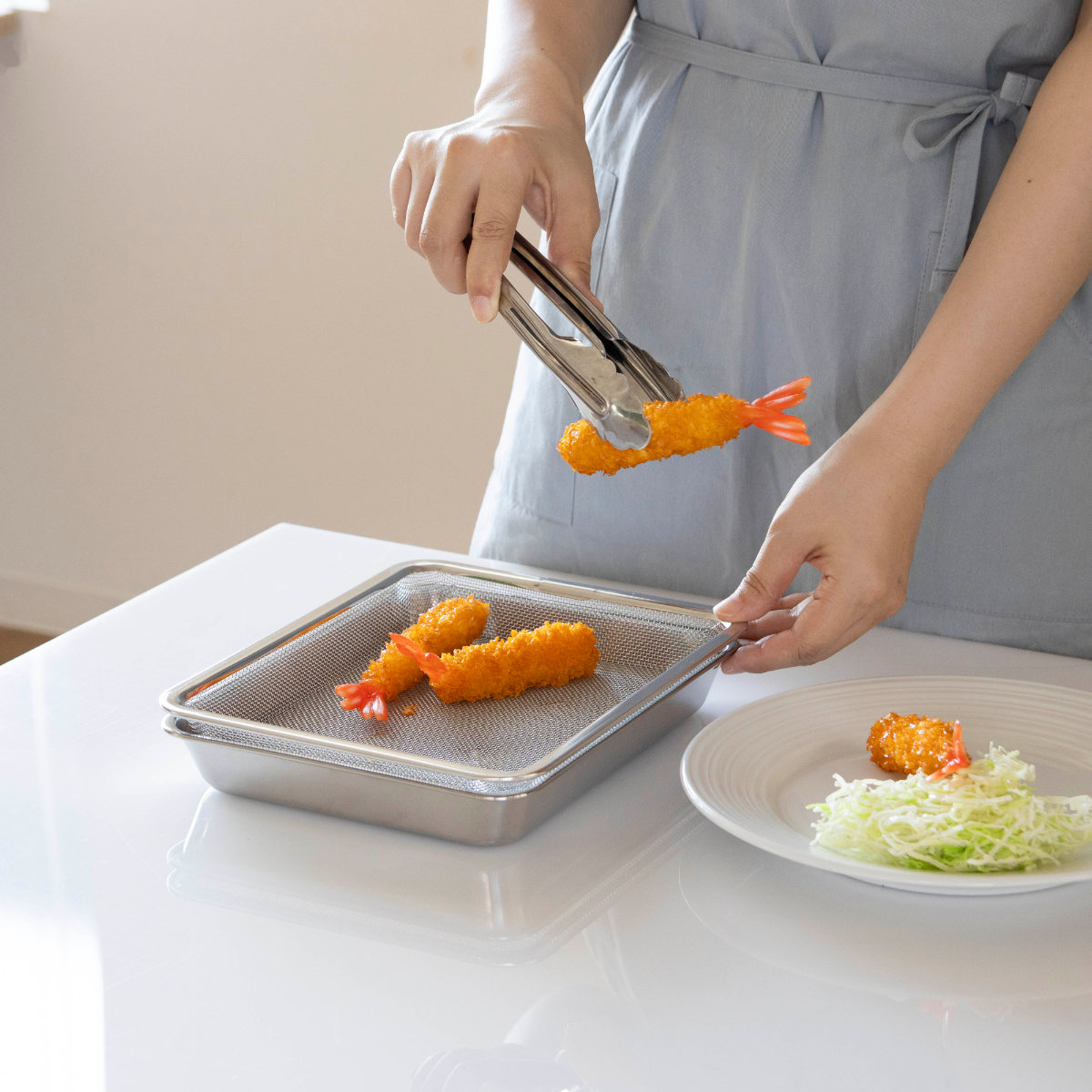 工房アイザワ ザル 角ザル 足付 18枚取 ( キッチン ざる 角ざる 足付き 料理 調理 水切り 18-8ステンレス 湯切り 下ごしらえ ステンレスザル 角型ザル 長方形 使いやすい 丈夫 アイザワ )