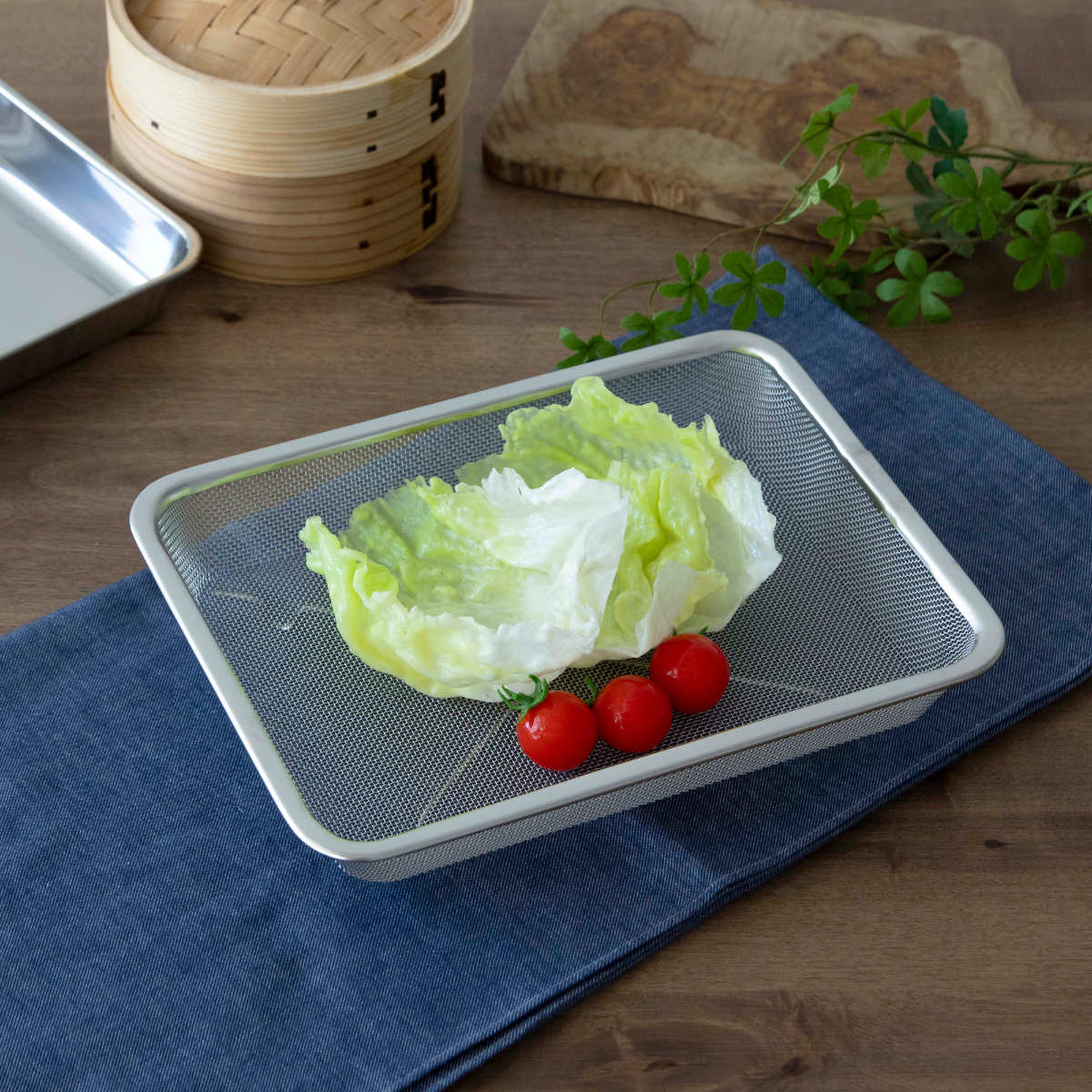 工房アイザワ ザル 角ザル 足付 18枚取 ( キッチン ざる 角ざる 足付き 料理 調理 水切り 18-8ステンレス 湯切り 下ごしらえ ステンレスザル 角型ザル 長方形 使いやすい 丈夫 アイザワ )