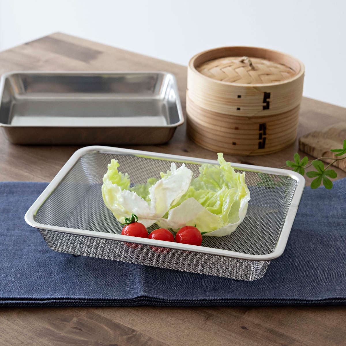 工房アイザワ ザル 角ザル 足付 18枚取 ( キッチン ざる 角ざる 足付き 料理 調理 水切り 18-8ステンレス 湯切り 下ごしらえ ステンレスザル 角型ザル 長方形 使いやすい 丈夫 アイザワ )