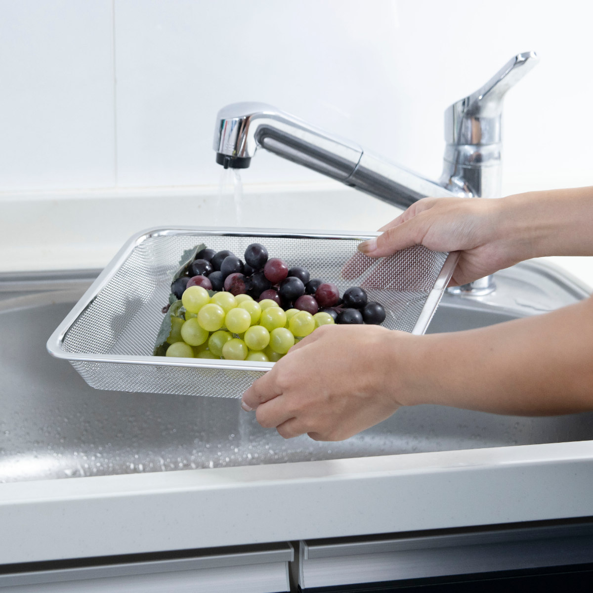 工房アイザワ ザル 角ザル 足付 18枚取 ( キッチン ざる 角ざる 足付き 料理 調理 水切り 18-8ステンレス 湯切り 下ごしらえ ステンレスザル 角型ザル 長方形 使いやすい 丈夫 アイザワ )