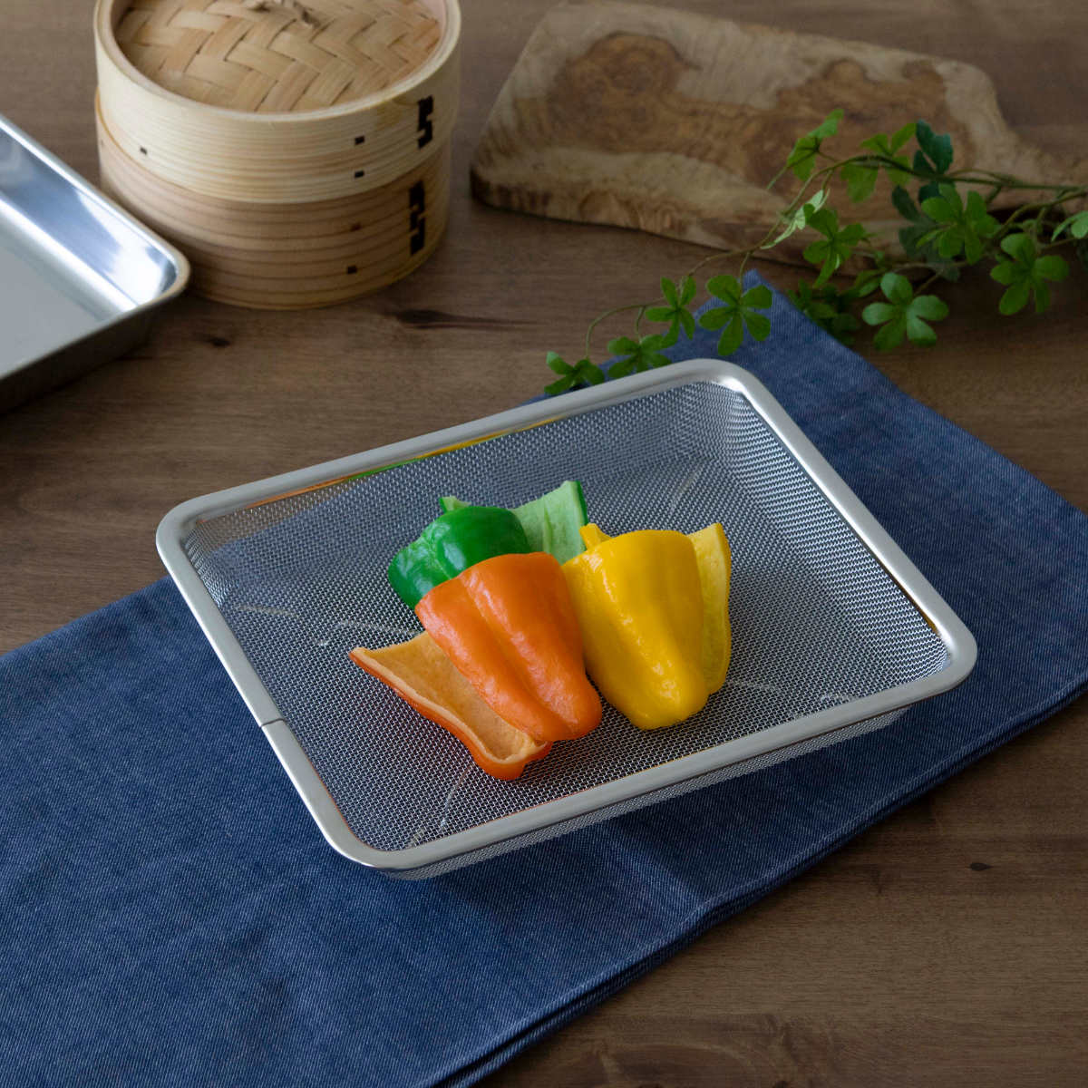 工房アイザワ ザル 角ザル 足付 21枚取 ( キッチン ざる 角ざる 足付き 料理 調理 水切り 18-8ステンレス 湯切り 下ごしらえ ステンレスザル 角型ザル 長方形 使いやすい 丈夫 アイザワ )