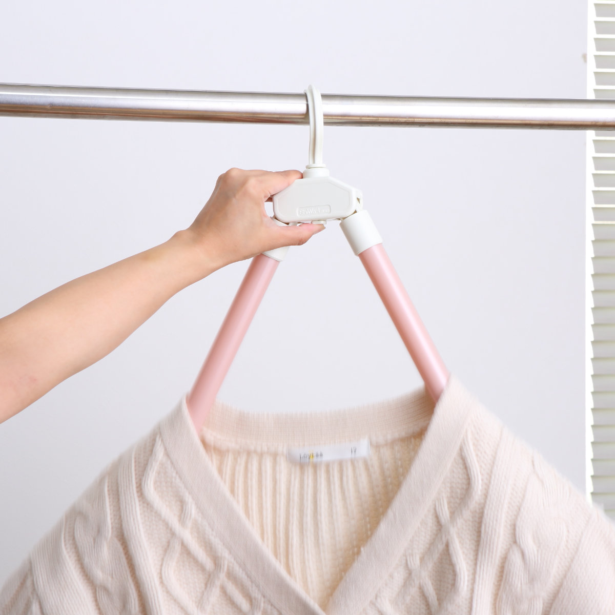 ハンガー 同色10本セット シワーレスハンガー ( シワーレス 洗濯ハンガー 10本 伸縮 乾きやすい 洗濯物干し 洗濯 物干し 折りたたみ コンパクト 物干しハンガー 伸縮ハンガー 伸びる シワになりにくい 下折れ式 衣類 トレーナー ) 【ピンク】 ピンク