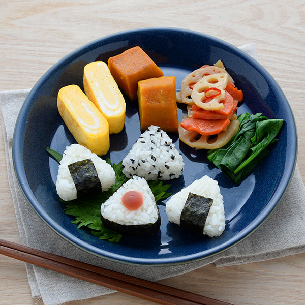 おにぎり型 海苔カッター ミニ 三角 さんかくこにぎりmini×2 弁当グッズ ( おむすび型 こむすび おにぎり おむすび 一口サイズ 押し型 幼稚園 保育園 小学校 キッズ 子供 簡単 子供用 お弁当グッズ キッチンツール キッチン )