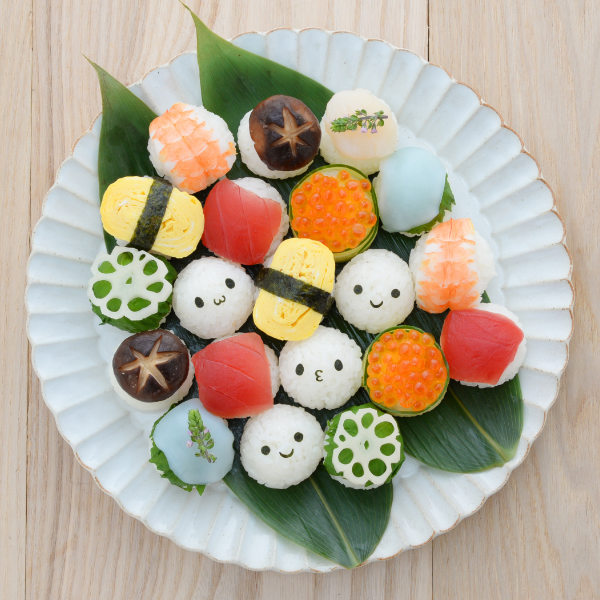 おにぎり型 お弁当グッズ 海苔パンチ 手まりこむすびmini×2 ( おむすび型 オニギリ型 まんまるおにぎり 押し型 デコ弁 手まり寿司 海苔型 ひと口サイズ ひとくちサイズ 丸い 型 ミニ )