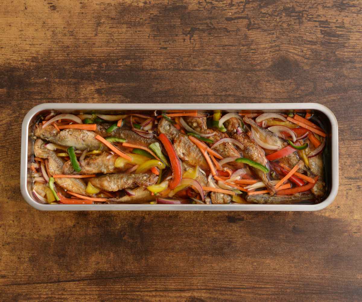 お料理はかどる蓋付き角バット 1/2スリムサイズ 角型 ステンレス 日本製 ( キッチン バット 蓋 セット 料理 調理 ケース 容器 18-8ステンレス 角バット ステンレスバット 深型 フタ付き 使いやすい 丈夫 )