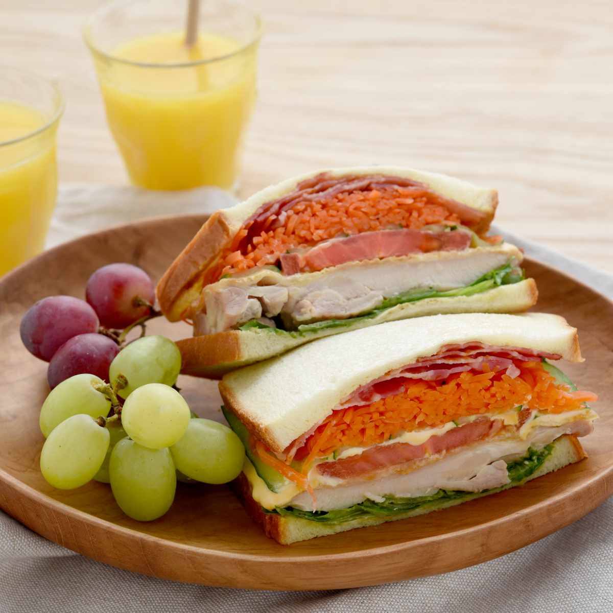 食パン用カットガイド うすーく切ってサンドイッチしましょ ( 食パンカッター 食パン スライス 薄切り パン切り 5枚切り 6枚切り サンドイッチ用 食洗機対応 厚み調節 サンドイッチ ホットサンド 簡単 便利グッズ )