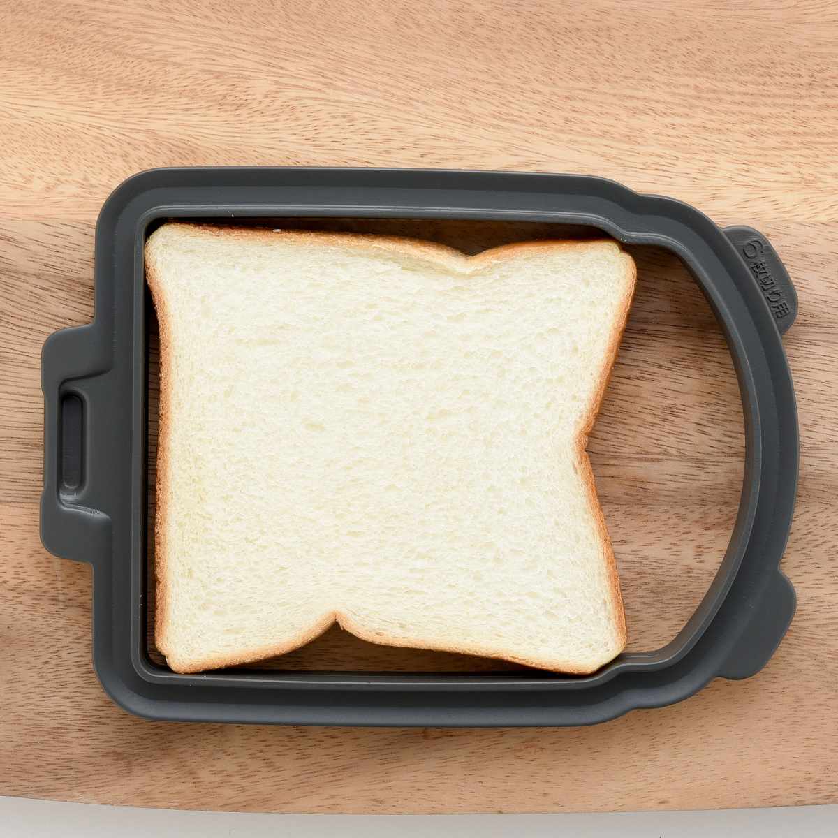 食パン用カットガイド うすーく切ってサンドイッチしましょ ( 食パンカッター 食パン スライス 薄切り パン切り 5枚切り 6枚切り サンドイッチ用 食洗機対応 厚み調節 サンドイッチ ホットサンド 簡単 便利グッズ )