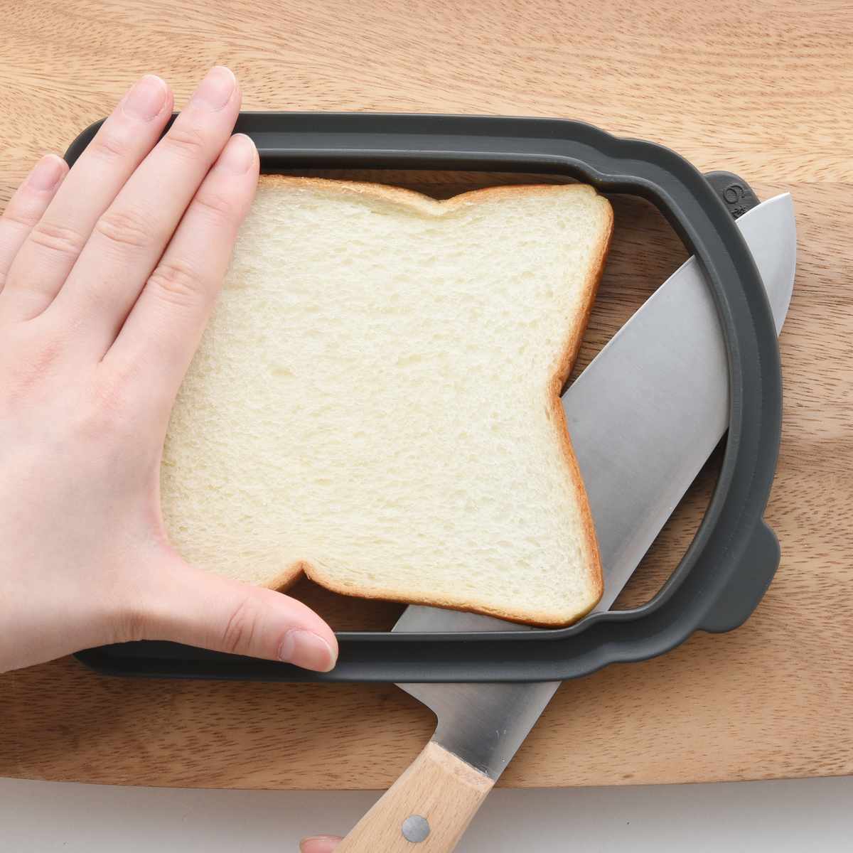 食パン用カットガイド うすーく切ってサンドイッチしましょ ( 食パンカッター 食パン スライス 薄切り パン切り 5枚切り 6枚切り サンドイッチ用 食洗機対応 厚み調節 サンドイッチ ホットサンド 簡単 便利グッズ )