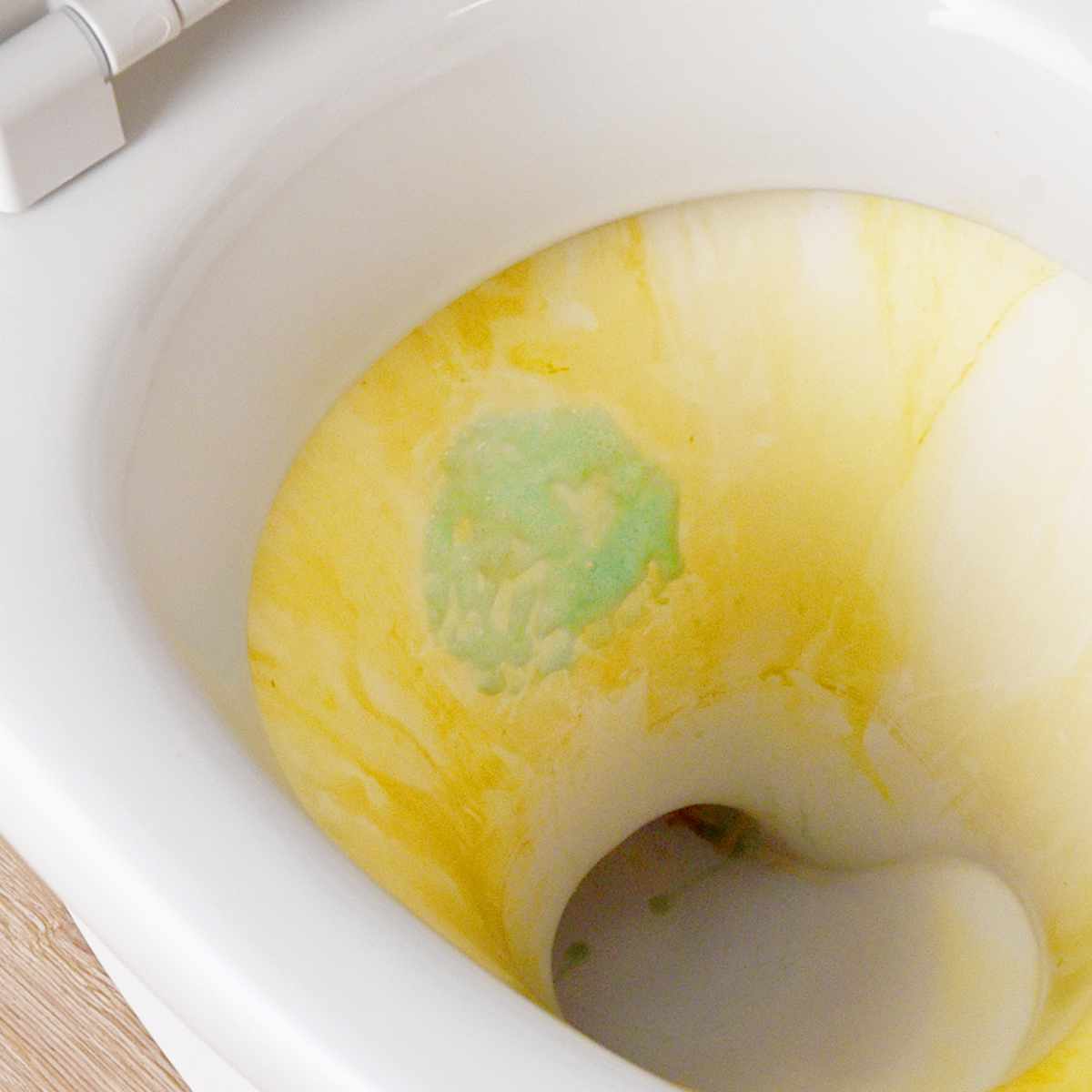 トイレ用洗剤 尿石除去剤 日本製 トイレ 洗剤 尿石用洗剤 強力 密着仕事人 ( トイレ掃除 クリーナー スプレー 400ml 尿石 密着泡 酸性 トイレ掃除グッズ 掃除 掃除用品 日用品 )