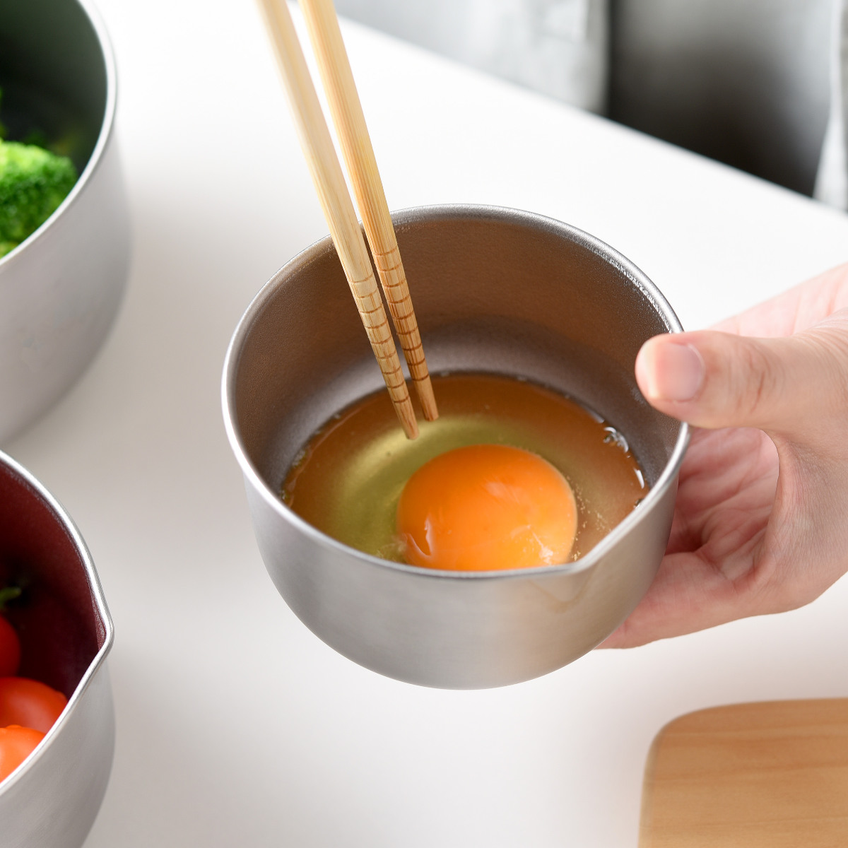 ボウル 9cm ステンレスボウル 逸品物創 ステンレス製 深めの仕込みボウル 日本製 ( 調理用ボウル ボール 深型ボウル 小さめ 9センチ 下ごしらえ 調理用品 製菓道具 注ぎ口 目盛り付き コンパクト )