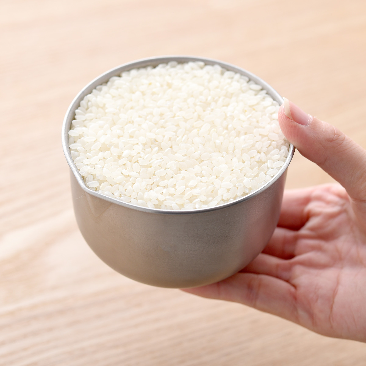 ボウル 9cm ステンレスボウル 逸品物創 ステンレス製 深めの仕込みボウル 日本製 ( 調理用ボウル ボール 深型ボウル 小さめ 9センチ 下ごしらえ 調理用品 製菓道具 注ぎ口 目盛り付き コンパクト )