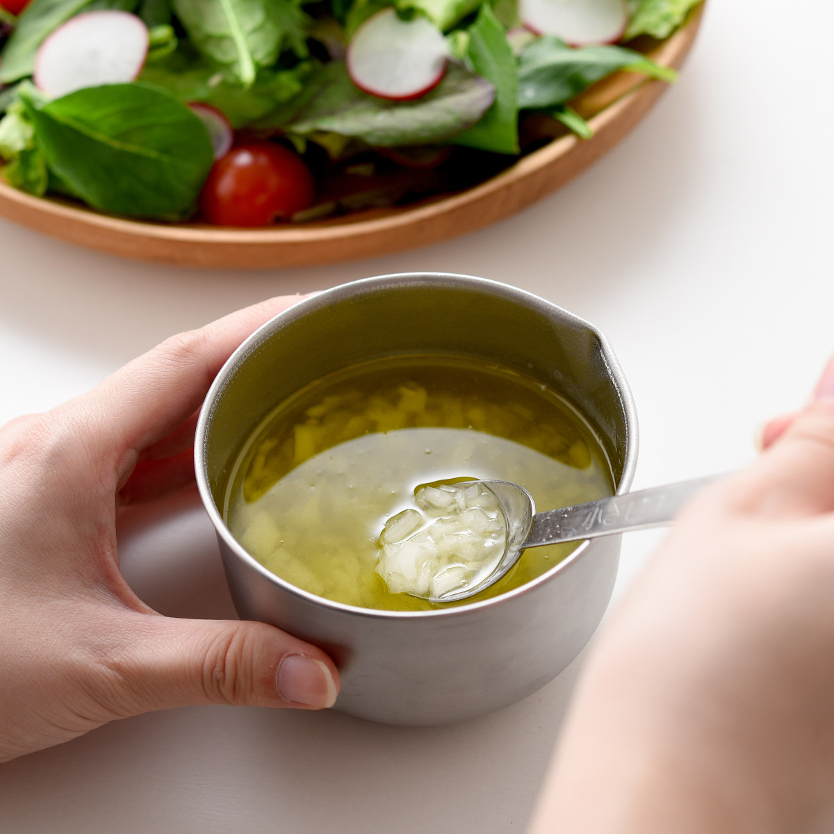 ボウル 9cm ステンレスボウル 逸品物創 ステンレス製 深めの仕込みボウル 日本製 ( 調理用ボウル ボール 深型ボウル 小さめ 9センチ 下ごしらえ 調理用品 製菓道具 注ぎ口 目盛り付き コンパクト )