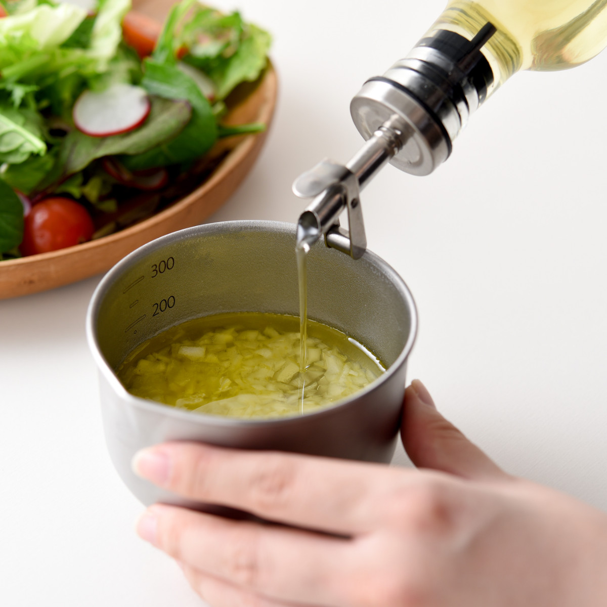 ボウル 9cm ステンレスボウル 逸品物創 ステンレス製 深めの仕込みボウル 日本製 ( 調理用ボウル ボール 深型ボウル 小さめ 9センチ 下ごしらえ 調理用品 製菓道具 注ぎ口 目盛り付き コンパクト )