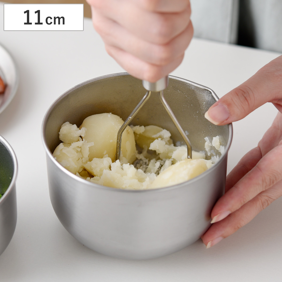 ボウル 11cm ステンレスボウル 逸品物創 ステンレス製 深めの仕込みボウル 日本製 ( 調理用ボウル ボール 深型ボウル 小さめ 11センチ 下ごしらえ 調理用品 製菓道具 注ぎ口 目盛り付き コンパクト )