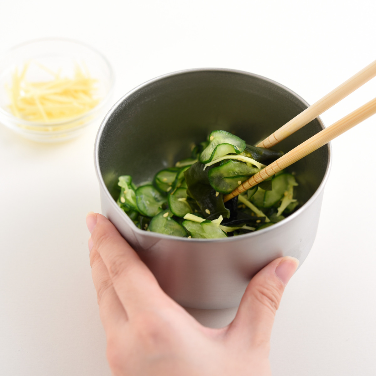 ボウル 11cm ステンレスボウル 逸品物創 ステンレス製 深めの仕込みボウル 日本製 ( 調理用ボウル ボール 深型ボウル 小さめ 11センチ 下ごしらえ 調理用品 製菓道具 注ぎ口 目盛り付き コンパクト )