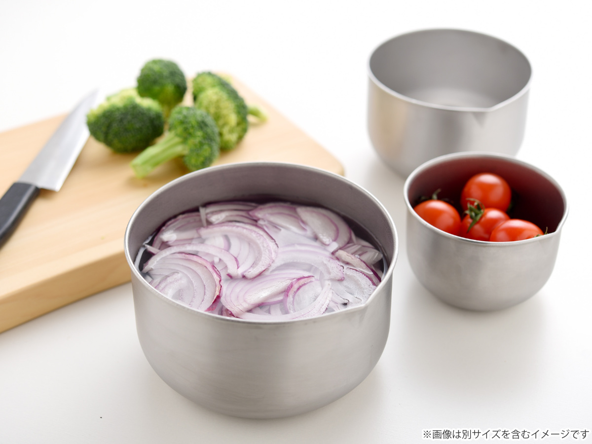 ボウル 11cm ステンレスボウル 逸品物創 ステンレス製 深めの仕込みボウル 日本製 ( 調理用ボウル ボール 深型ボウル 小さめ 11センチ 下ごしらえ 調理用品 製菓道具 注ぎ口 目盛り付き コンパクト )