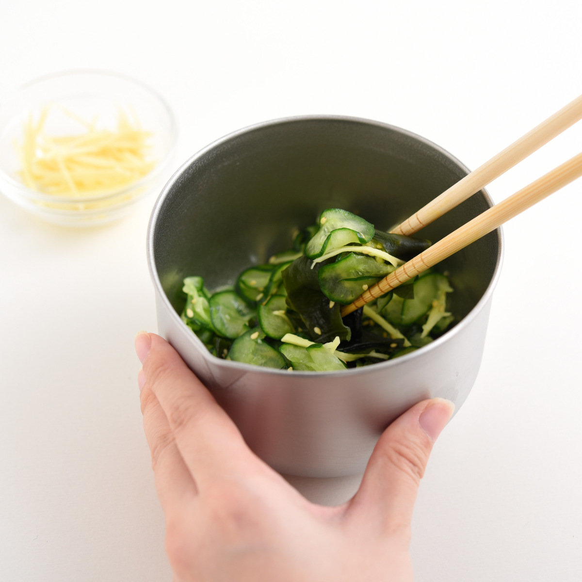 ボウル 11cm ステンレスボウル 逸品物創 ステンレス製 深めの仕込みボウル 日本製 ( 調理用ボウル ボール 深型ボウル 小さめ 11センチ 下ごしらえ 調理用品 製菓道具 注ぎ口 目盛り付き コンパクト )